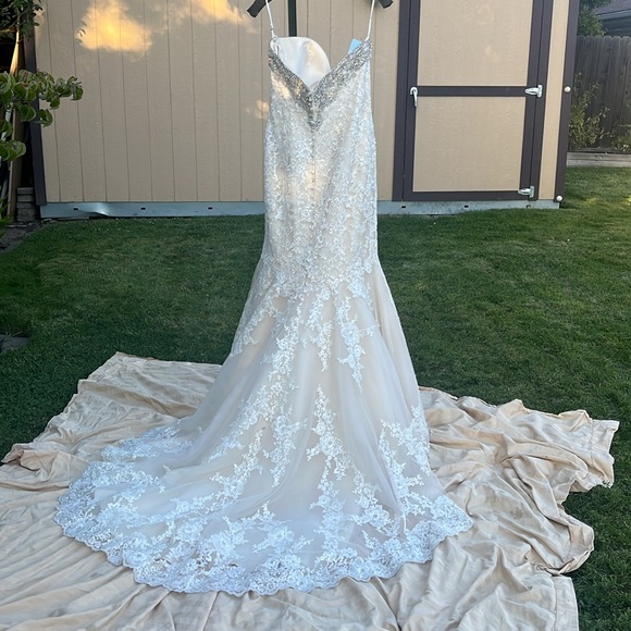 NWOT Allure Bridal Gown-fitted top Swarovski crystals/ lace / beads Sz 12 - Picture 6 of 10